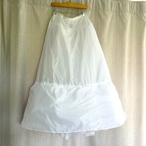 Large under skirt